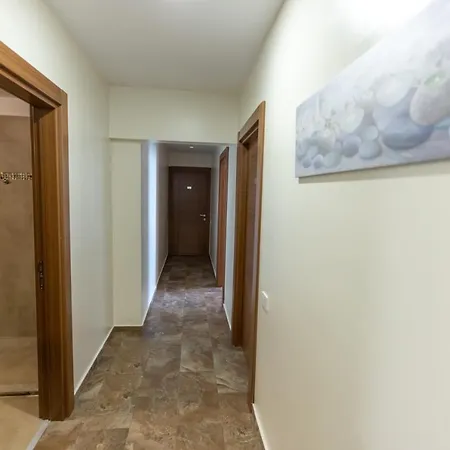Hotel apartamentowy Sir Fundeni Tower 3*