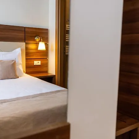 Lägenhetshotell Sir Fundeni Tower 3*
